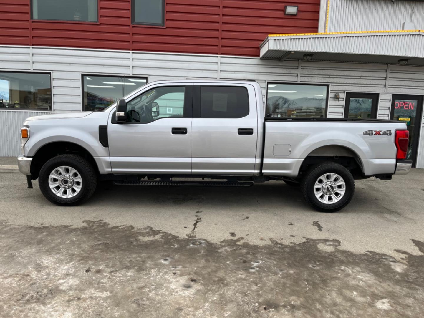 2022 Silver Ford F-250 SD XLT Crew Cab 4WD (1FT7W2BT6NE) with an 6.7L V8 OHV 16V DIESEL engine, 6A transmission, located at 1960 Industrial Drive, Wasilla, 99654, (907) 274-2277, 61.573475, -149.400146 - Photo#0